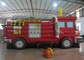 Смешная пожарная машина внутри дома прыжка, хвастуна младенца детского сада крытого раздувного