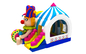 Прекрасный клоун цирка ягнится раздувной дом прыжка с прыгунами скольжения/крупного плана