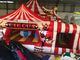 Дом большого раздувного клоуна цирка города потехи милый скача для малыша